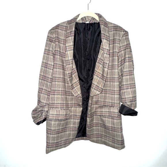 Chic Plaid Blazer with Black Interior - Picture 1 of 3